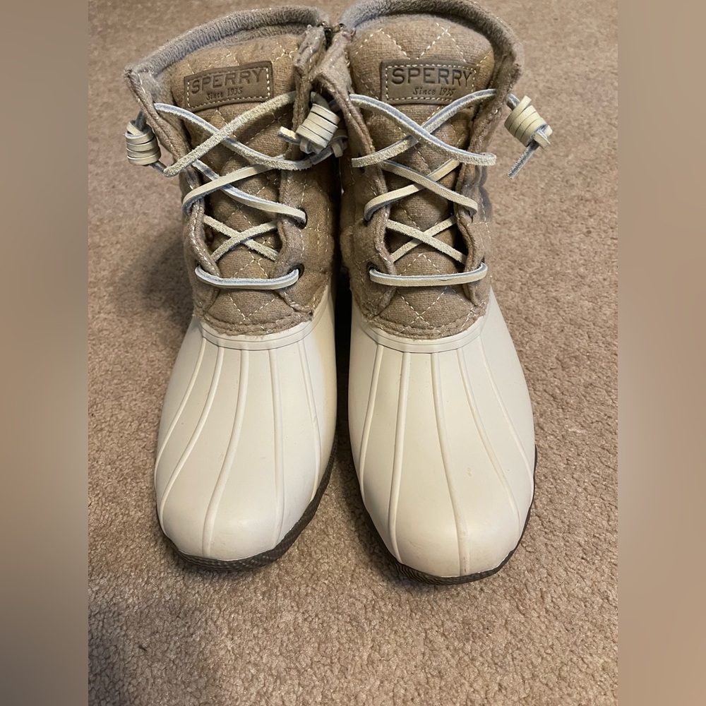 Sperry Beige and Cream Boots women’s